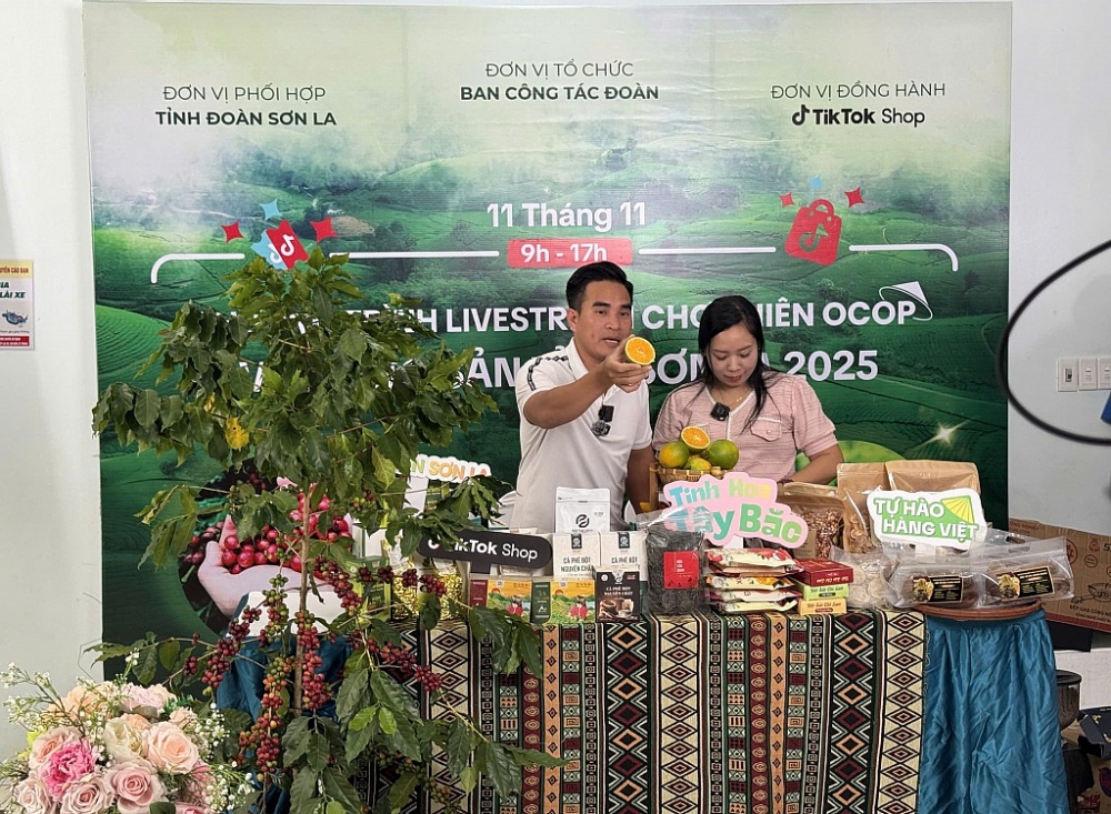 hơn 20 sản phẩm đến từ 10 các chủ thể OCOP, doanh nghiệp, nhà bán hàng và cơ sở sản xuất thuộc tỉnh Sơn La.