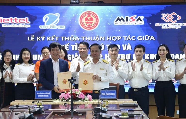 Thuế tỉnh Phú Thọ: Phối hợp hỗ trợ hộ kinh doanh chuyển đổi và sử dụng hóa đơn điện tử