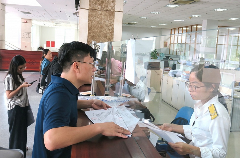 Thuế TP. Hồ Chí Minh lần đầu hoàn thành chỉ tiêu thu ngân sách từ tháng 10