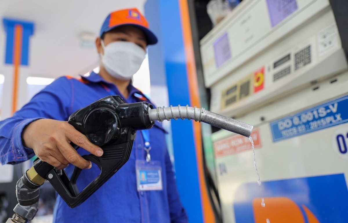 Giá xăng dầu đồng loạt tăng trở lại