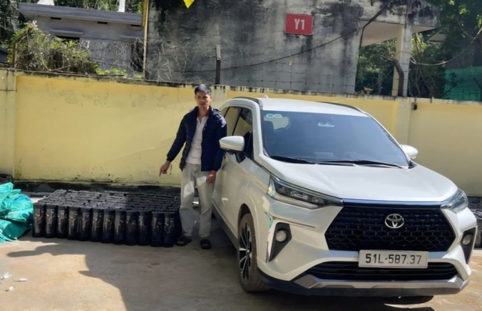 Quảng Ninh: Bắt giữ 2 đối tượng vận chuyển 200 bình nghi là khí cười