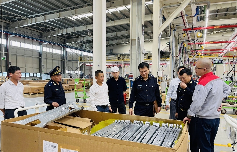 Lãnh đạo Hải quan khu vực VIII thăm và làm việc với 5 doanh nghiệp lớn