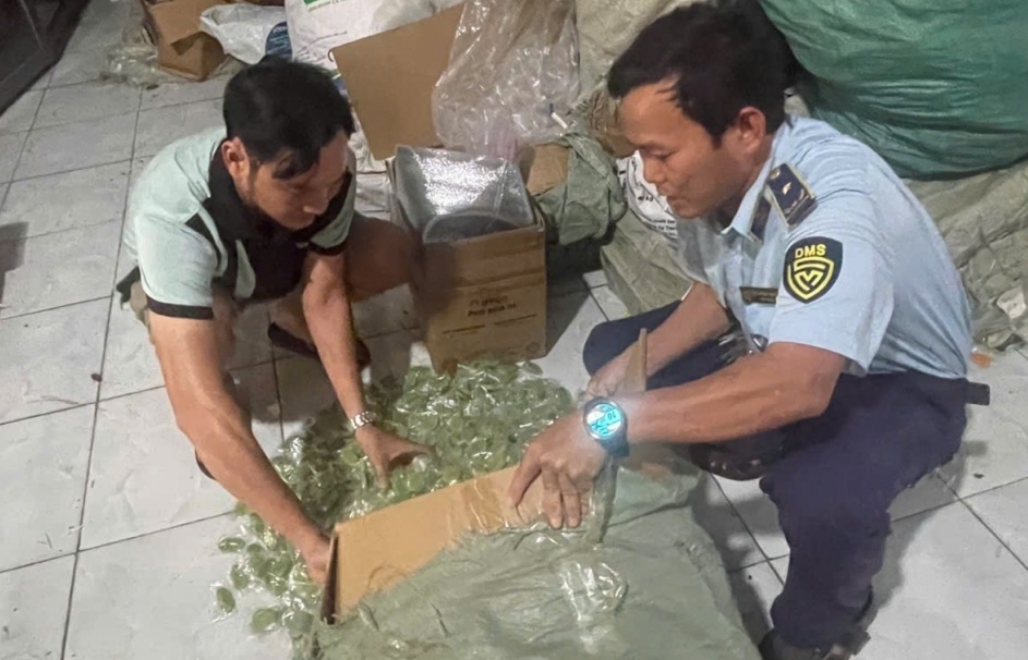 Tạm giữ hơn 1 tấn bánh kẹo không rõ nguồn gốc, xuất xứ