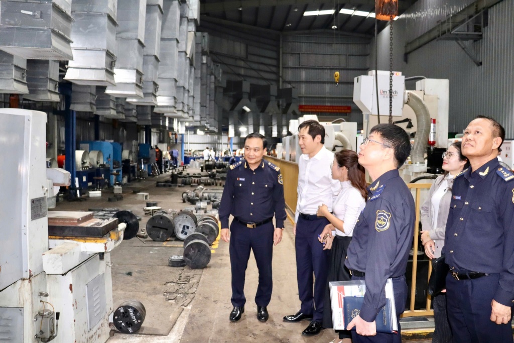 Lãnh đạo Hải quan khu vực III làm việc với một số doanh nghiệp lớn trên địa bàn