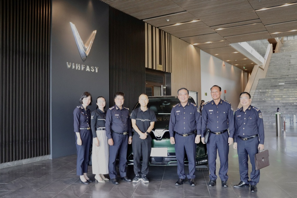 Lãnh đạo Hải quan khu vực III làm việc với một số doanh nghiệp lớn trên địa bàn