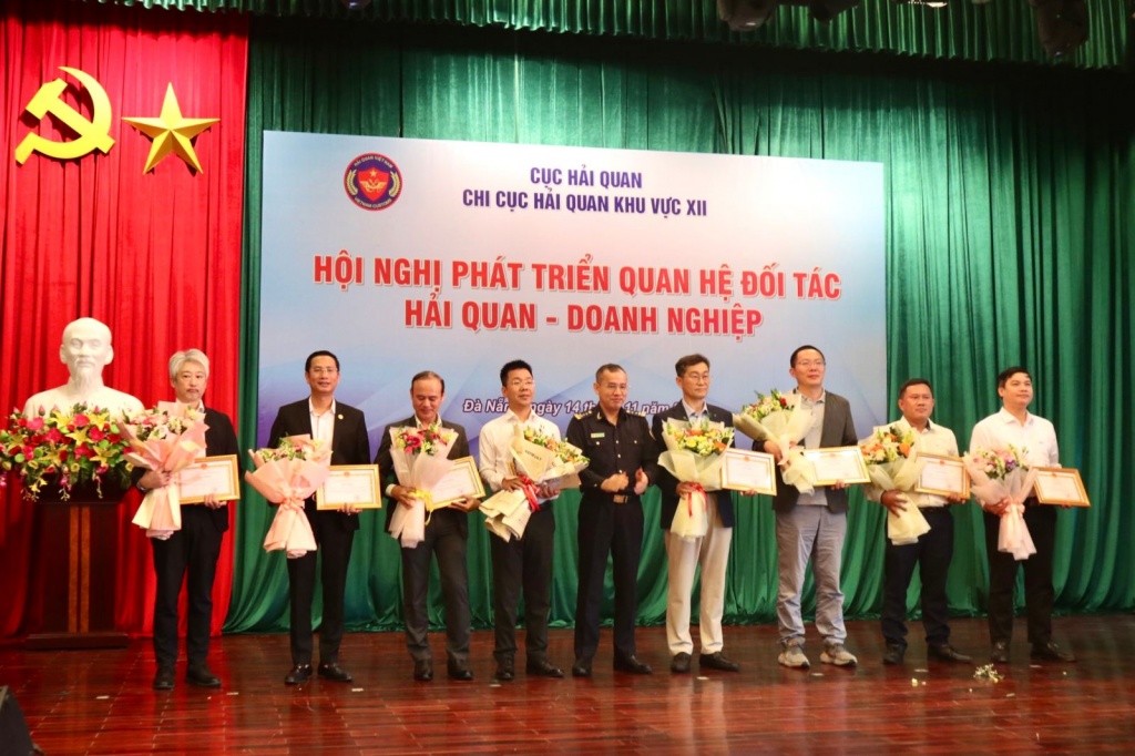 Hải quan khu vực XII chủ động tạo thuận lợi cho doanh nghiệp Hải quan khu vực XII chủ động tạo thuận lợi cho doanh nghiệp