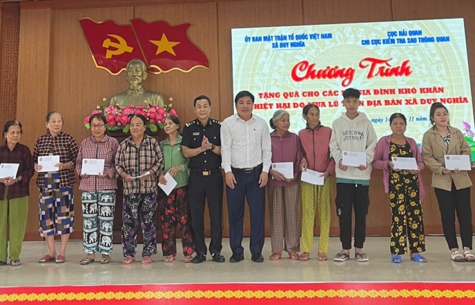 Chi cục Kiểm tra sau thông quan ủng hộ đồng bào bị mưa bão tại Đà Nẵng