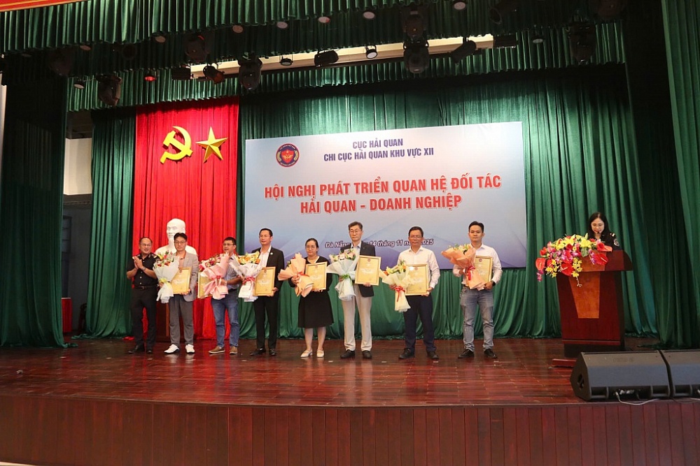 Hải quan khu vực XII có 17 doanh nghiệp tự nguyện tuân thủ Hải quan khu vực XII có 17 doanh nghiệp tự nguyện tuân thủ