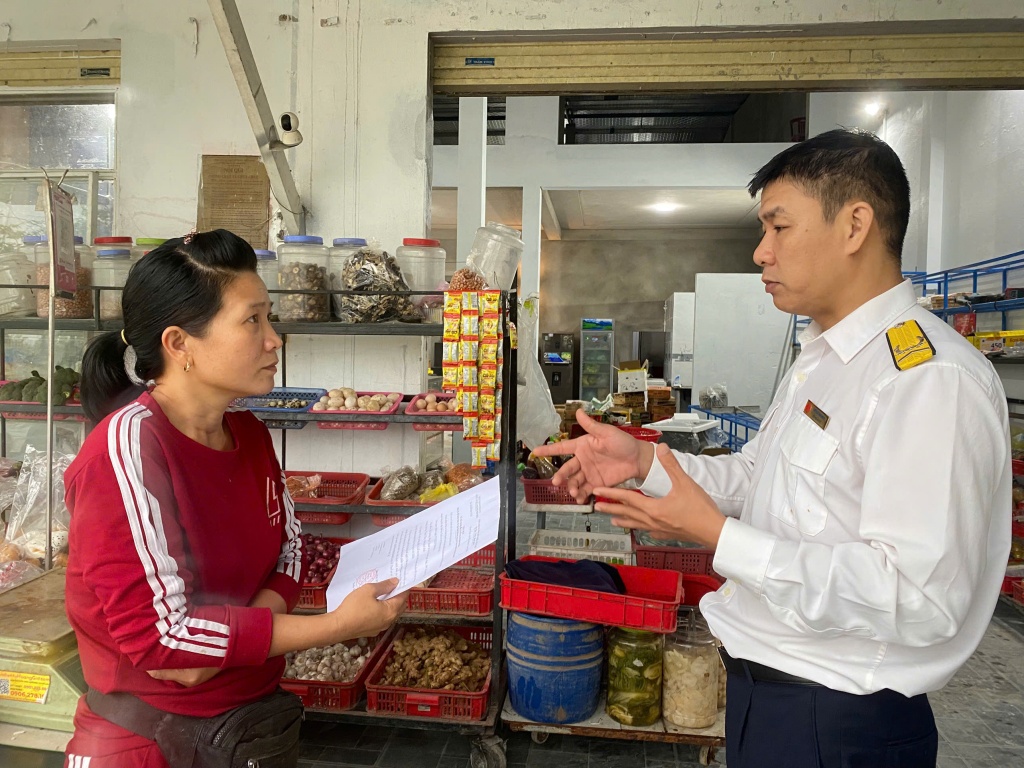 Quản lý và hỗ trợ người nộp thuế: Kết quả ghi nhận từ Thành phố Huế Quản lý và hỗ trợ người nộp thuế: Kết quả ghi nhận từ Thành phố Huế