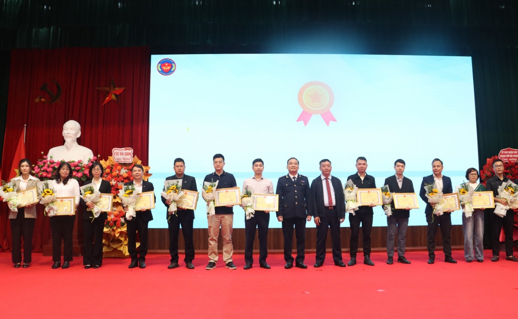 Chủ tịch TP. Hải Phòng tặng Bằng khen cho 46 doanh nghiệp xuất nhập khẩu tiêu biểu