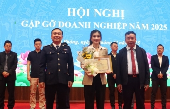 Chủ tịch TP. Hải Phòng tặng Bằng khen cho 46 doanh nghiệp xuất nhập khẩu tiêu biểu