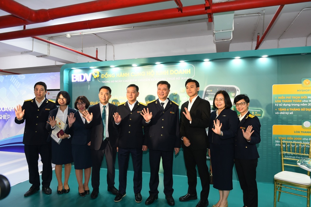 Thuế TP. Hà Nội tổ chức chuỗi sự kiện hỗ trợ hộ kinh doanh chuyển đổi sang kê khai Thuế TP. Hà Nội tổ chức chuỗi sự kiện hỗ trợ hộ kinh doanh chuyển đổi sang kê khai