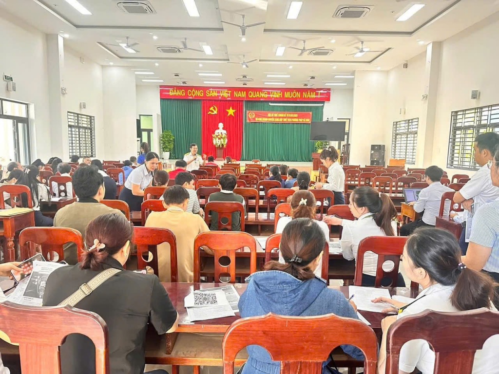 Thuế tỉnh Quảng Ngãi dốc toàn lực hỗ trợ hộ kinh doanh chuyển đổi Thuế tỉnh Quảng Ngãi dốc toàn lực hỗ trợ hộ kinh doanh chuyển đổi