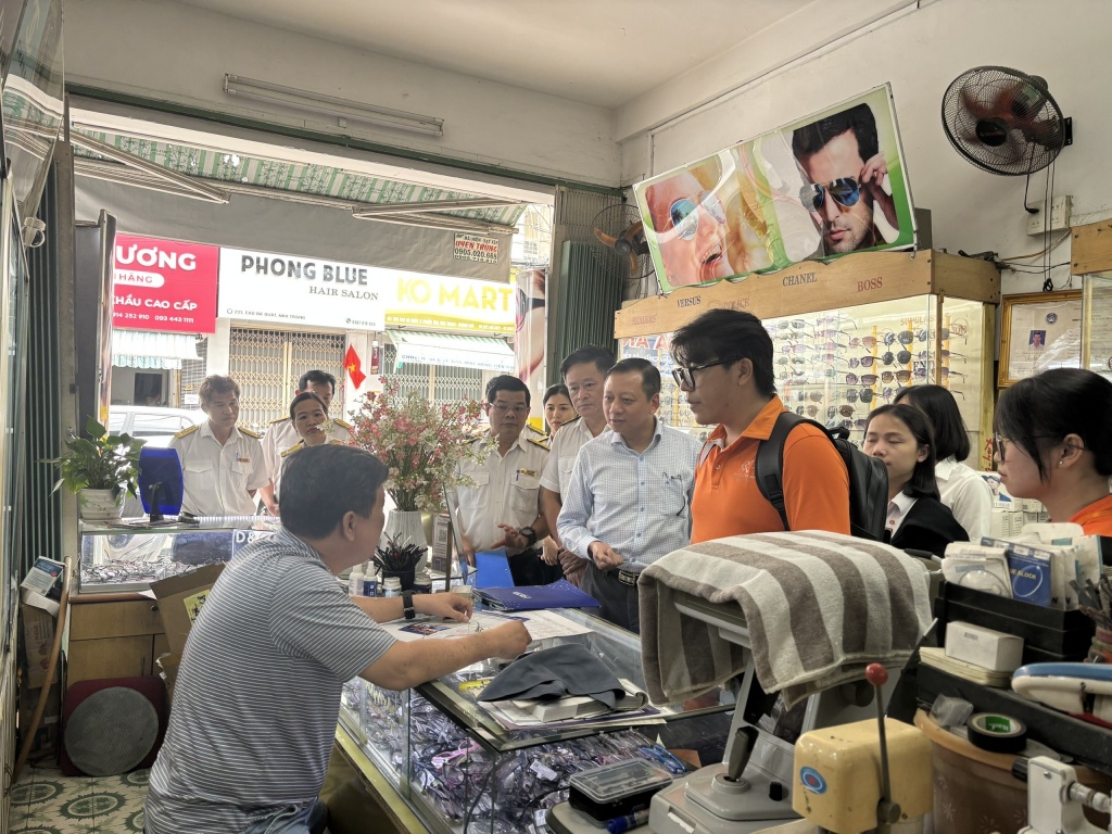 Thuế tỉnh Khánh Hòa: “Đi từng ngõ, gõ từng hộ” hỗ trợ chuyển đổi thuế khoán sang kê khai