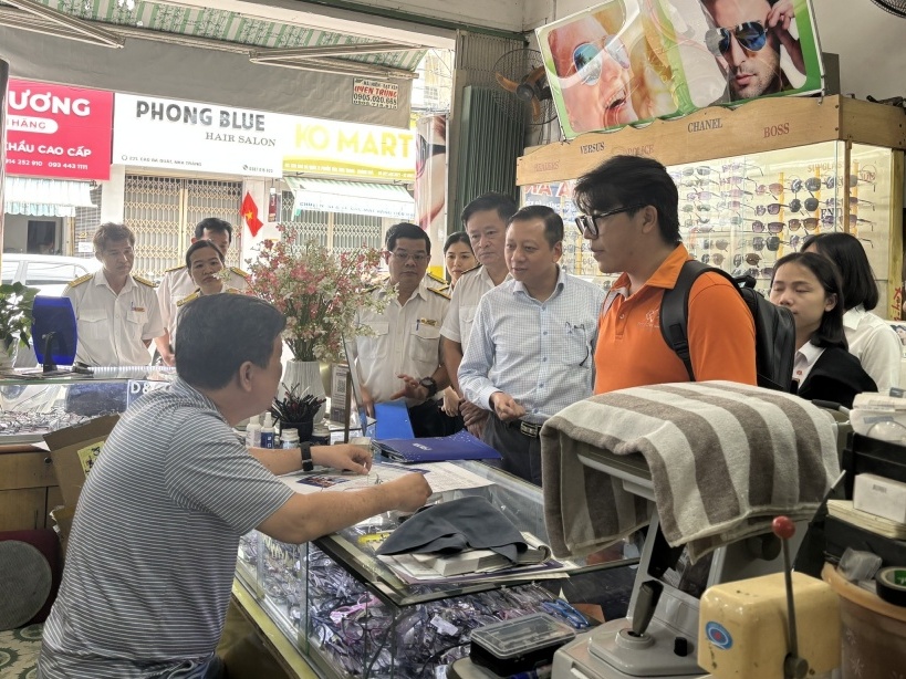 Thuế tỉnh Khánh Hòa: “Đi từng ngõ, gõ từng hộ” hỗ trợ chuyển đổi thuế khoán sang kê khai