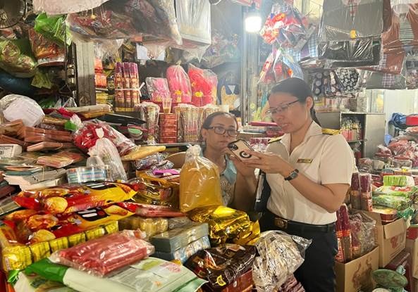 Thuế tỉnh Khánh Hòa: “Đi từng ngõ, gõ từng hộ” hỗ trợ chuyển đổi thuế khoán sang kê khai