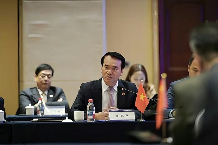 Trung tướng Vũ Trung Kiên, Tư lệnh Bộ đội Biên phòng, Bộ Quốc phòng Việt Nam – Chủ tịch Ủy ban Hợp tác quản lý cửa khẩu biên giới Việt Nam nhấn mạnh loạt công trình giao thông biên giới đang được thúc đẩy.