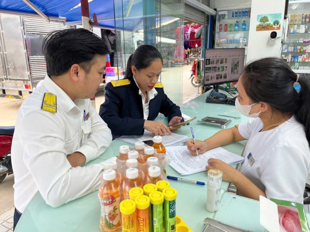 Thuế thành phố Đà Nẵng: duy trì các kênh hỗ trợ trực tuyến hộ kinh doanh 24/7 Thuế thành phố Đà Nẵng: duy trì các kênh hỗ trợ trực tuyến hộ kinh doanh 24/7