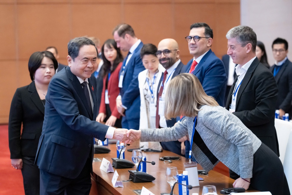 Cộng đồng doanh nghiệp châu Âu dành sự quan tâm lớn tới thị trường Việt Nam Cộng đồng doanh nghiệp châu Âu dành sự quan tâm lớn tới thị trường Việt Nam