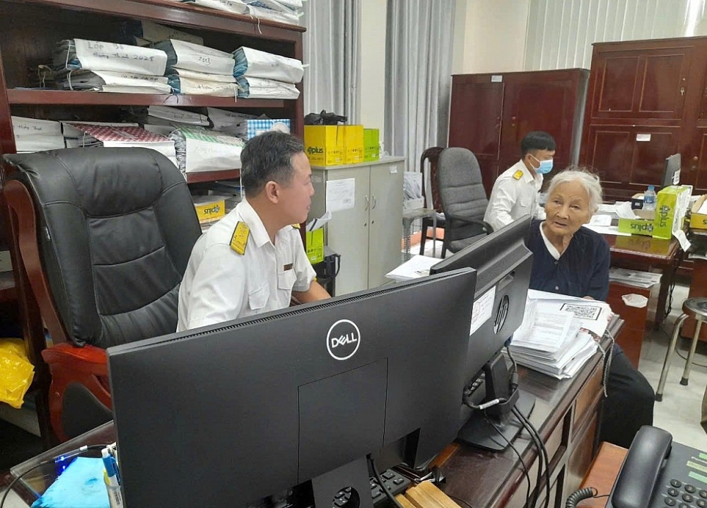 Thuế TP. Cần Thơ: Tăng tốc hỗ trợ hộ kinh doanh trong Chiến dịch 60 ngày cao điểm Thuế TP. Cần Thơ: Tăng tốc hỗ trợ hộ kinh doanh trong Chiến dịch 60 ngày cao điểm