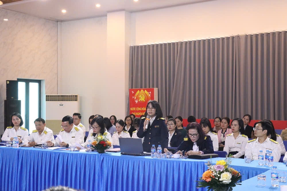 Thuế tỉnh Phú Thọ: Phổ biến và đối thoại chính sách với doanh nghiệp đầu tư nước ngoài Thuế tỉnh Phú Thọ: Phổ biến và đối thoại chính sách với doanh nghiệp đầu tư nước ngoài