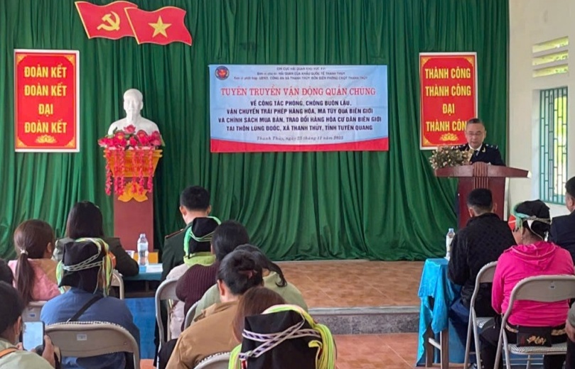 Hải quan cửa khẩu quốc tế Thanh Thủy tuyên truyền pháp luật cho cư dân biên giới