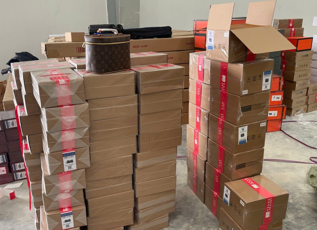 Hàng nghìn sản phẩm giả nhãn hiệu nổi tiếng được Hải quan kịp thời bắt giữ