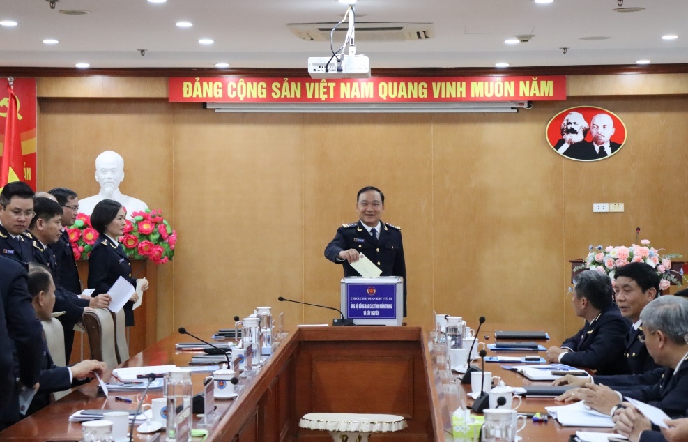 Hải quan khu vực III ủng hộ đồng bào miền Trung - Tây Nguyên 250 triệu đồng