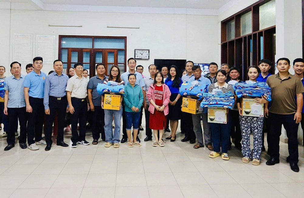 Thuế TP. Hồ Chí Minh: Hỗ trợ đồng bào, đồng nghiệp bị thiệt hại do mưa lũ Thuế TP. Hồ Chí Minh: Hỗ trợ đồng bào, đồng nghiệp bị thiệt hại do mưa lũ