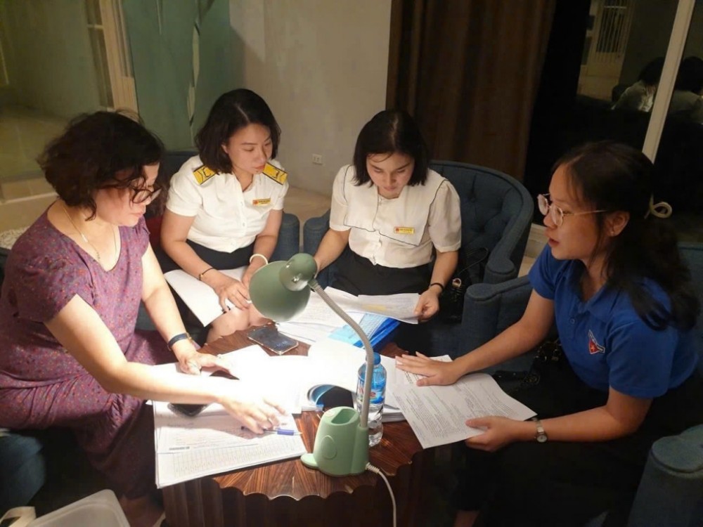 Công chức Thuế Hà Nội nỗ lực từng ngày hỗ trợ hộ khoán chuyển đổi sang kê khai