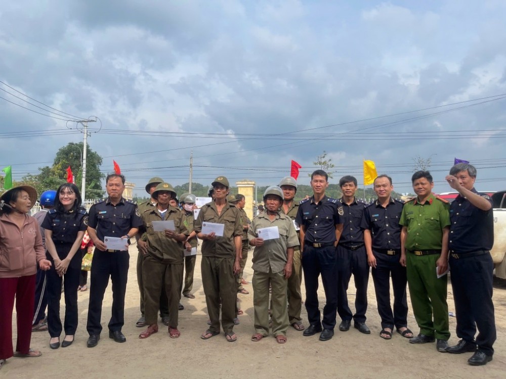 Thanh niên Hải quan chung tay ủng hộ đồng bào vùng lũ