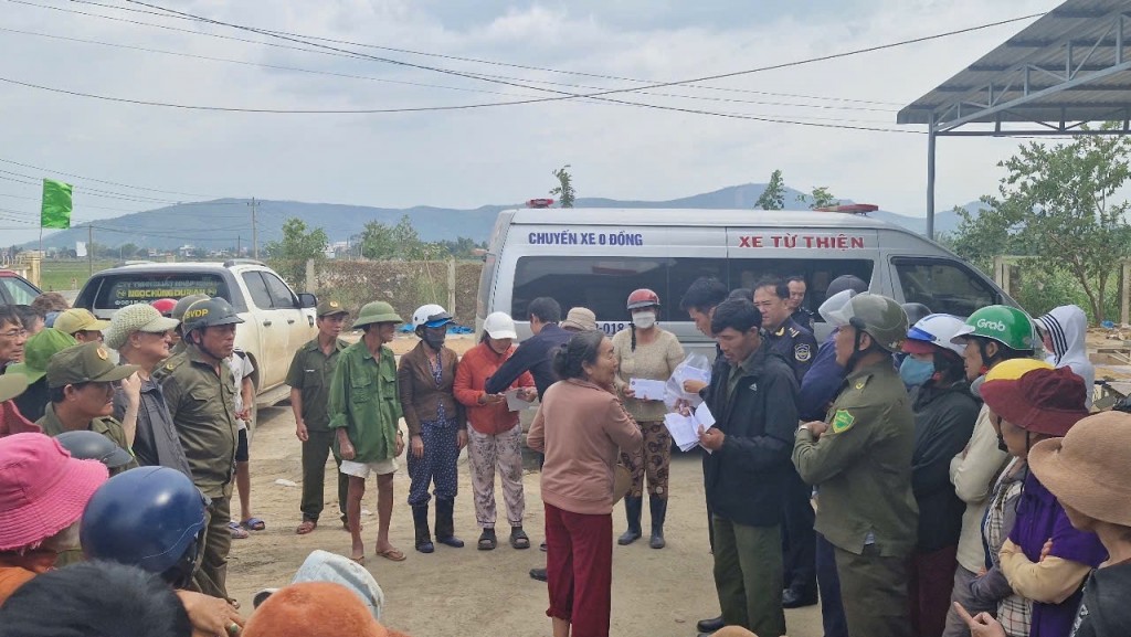 Thanh niên Hải quan chung tay ủng hộ đồng bào vùng lũ