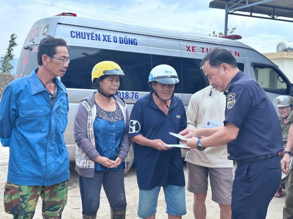 Thanh niên Hải quan chung tay ủng hộ đồng bào vùng lũ