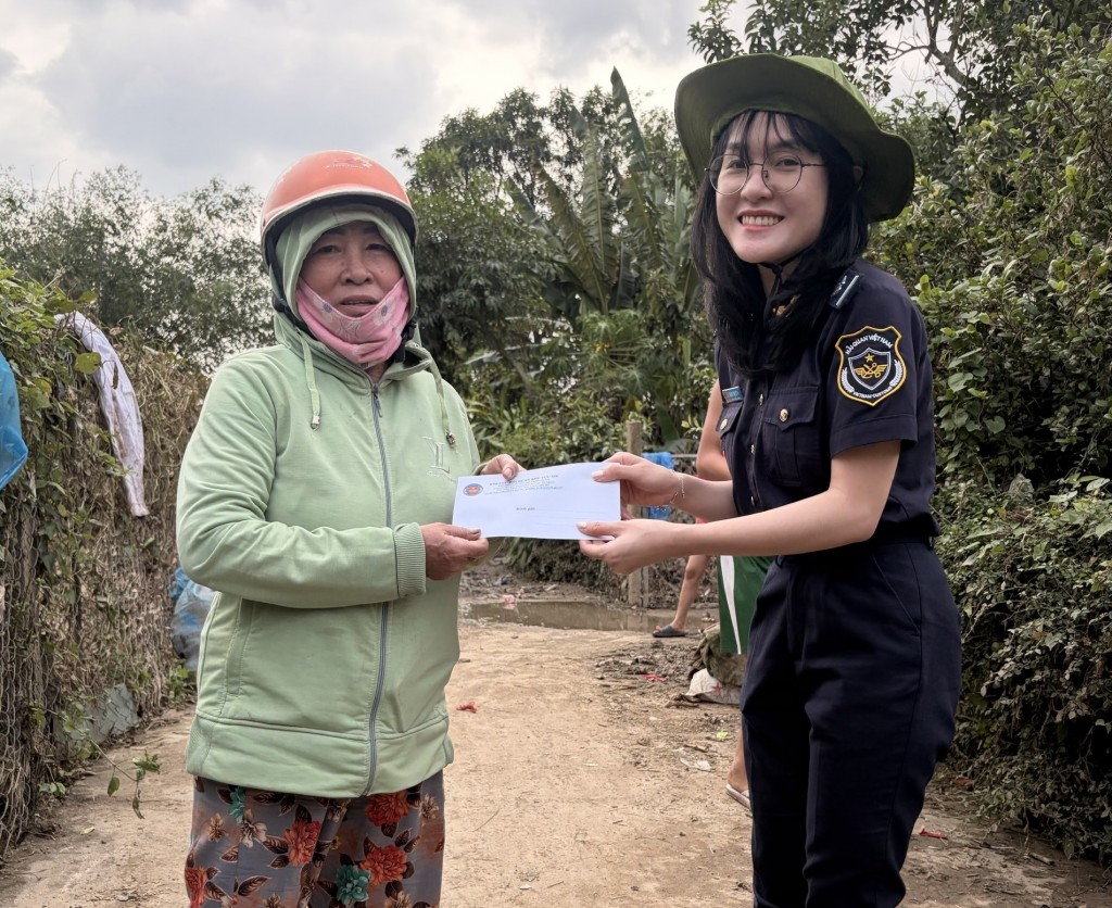 Thanh niên Hải quan chung tay ủng hộ đồng bào vùng lũ