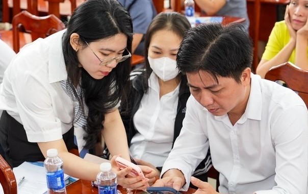 Hàng trăm tiểu thương hào hứng với Chương trình tương tác "Lên số - Lên đời"