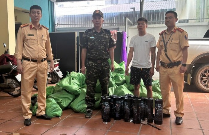 Hải quan khu vực VIII thu giữ gần 1.000 bình khí cười