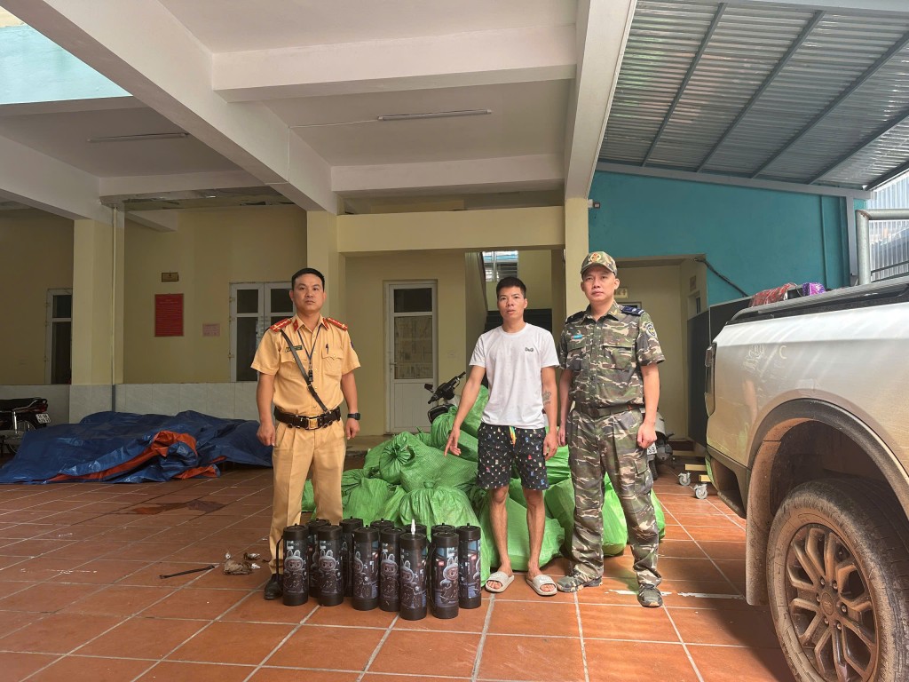 Hải quan khu vực VIII thu giữ gần 1.000 bình khí cười