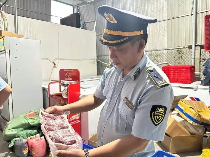 Chi cục QLTT Hà Tĩnh tăng cường chống buôn lậu, gian lận thương mại dịp cuối năm. Ảnh: QLTT Hà Tĩnh