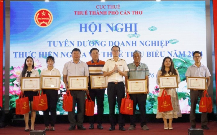 Thuế TP. Cần Thơ tuyên dương 220 doanh nghiệp tiêu biểu