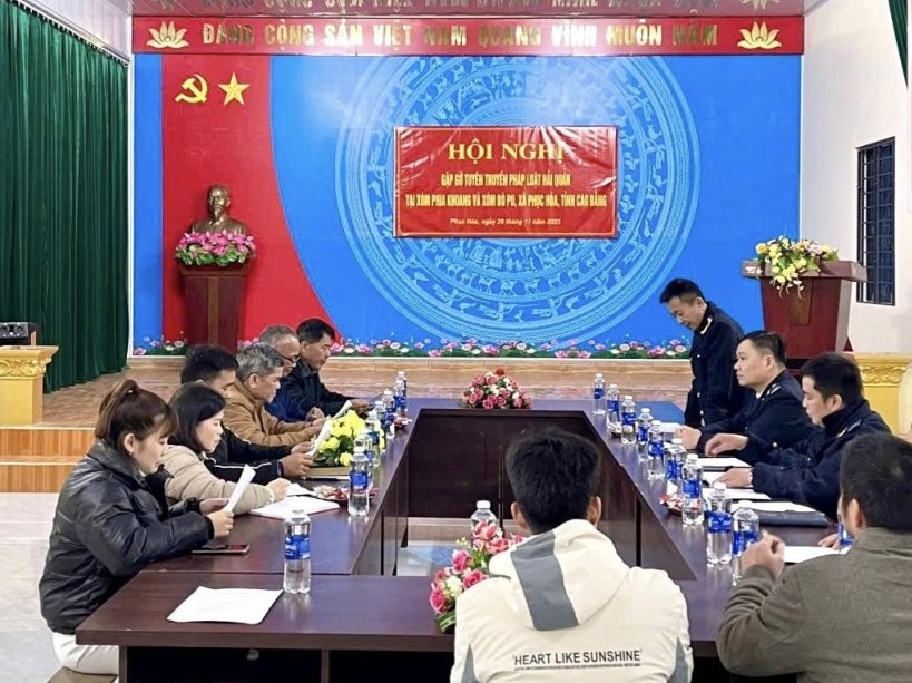 Hải quan cửa khẩu quốc tế Tà Lùng phổ biến pháp luật về hải quan cho cư dân biên giới