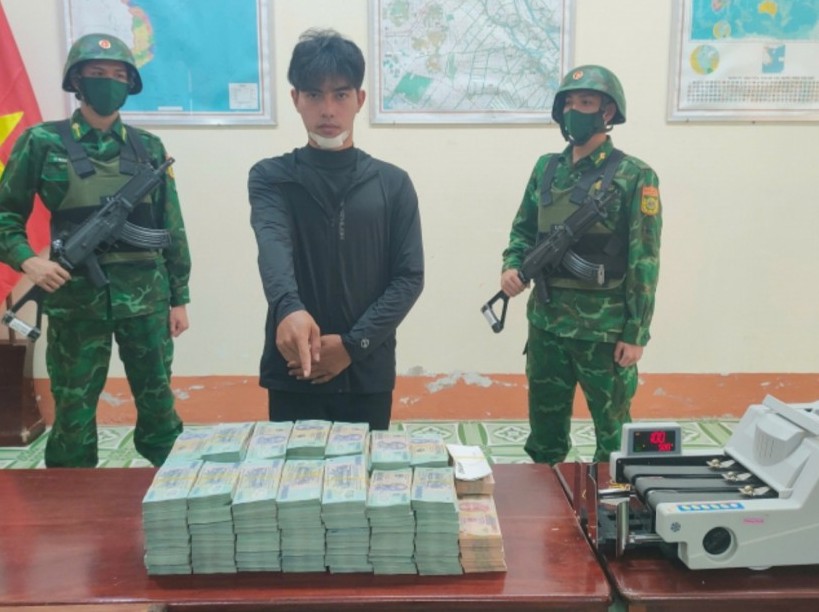 Khởi tố hình sự vụ vận chuyển 7 tỷ đồng vượt biên qua đường mòn lối mở