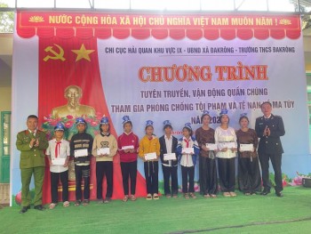 Hải quan khu vực IX tuyên truyền cho học sinh về tác hại của ma túy