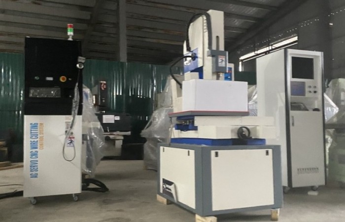 Hải quan khởi tố 2 vụ buôn lậu liên quan đến máy móc, thiết bị đã qua sử dụng