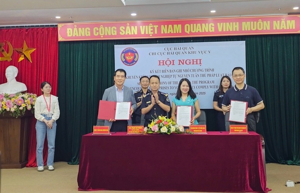 Hải quan khu vực V “sát cánh” cùng doanh nghiệp để cải thiện nguồn thu