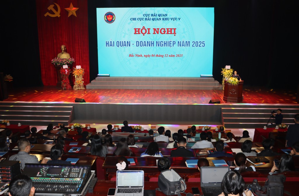 Hải quan khu vực V đối thoại với hơn 120 doanh nghiệp xuất nhập khẩu