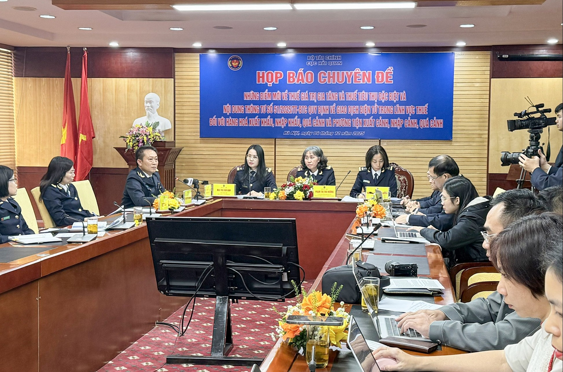 Ngành Hải quan nỗ lực đưa chính sách thuế mới về xuất nhập khẩu đến người dân và doanh nghiệp