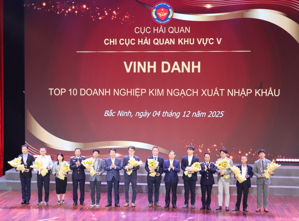 Kim ngạch xuất nhập khẩu qua Hải quan khu vực V lập kỷ lục hơn 200 tỷ USD