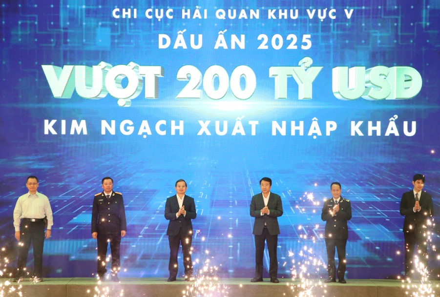 Kim ngạch xuất nhập khẩu qua Hải quan khu vực V lập kỷ lục hơn 200 tỷ USD