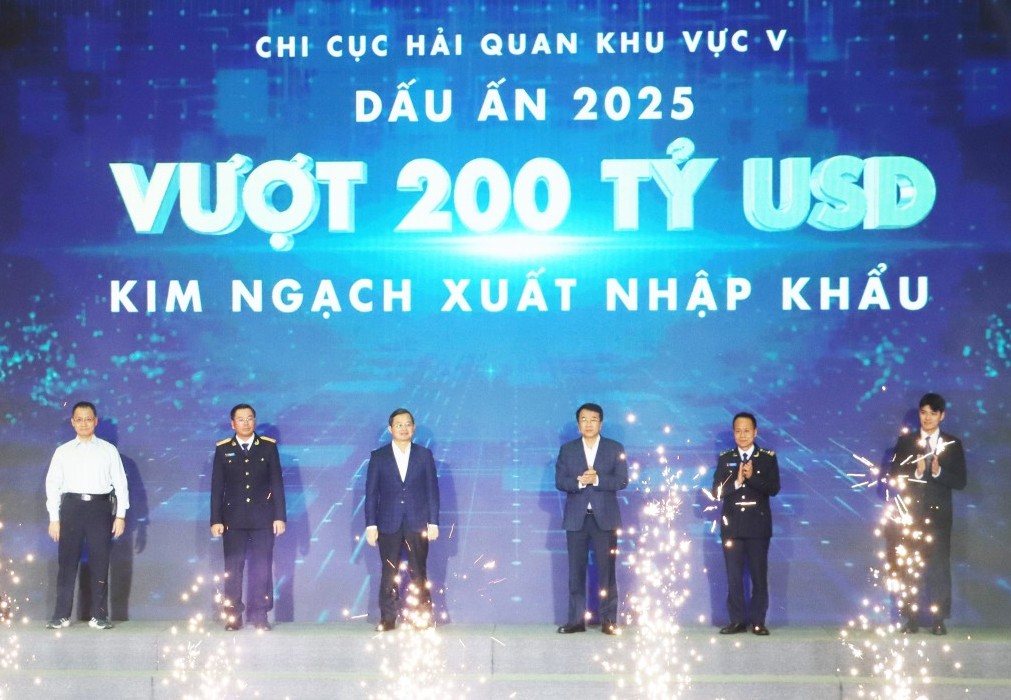 Kim ngạch xuất nhập khẩu qua Hải quan khu vực V lập kỷ lục hơn 200 tỷ USD
