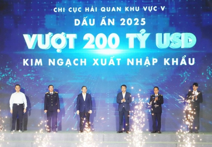 Kim ngạch xuất nhập khẩu qua Hải quan khu vực V lập kỷ lục hơn 200 tỷ USD
